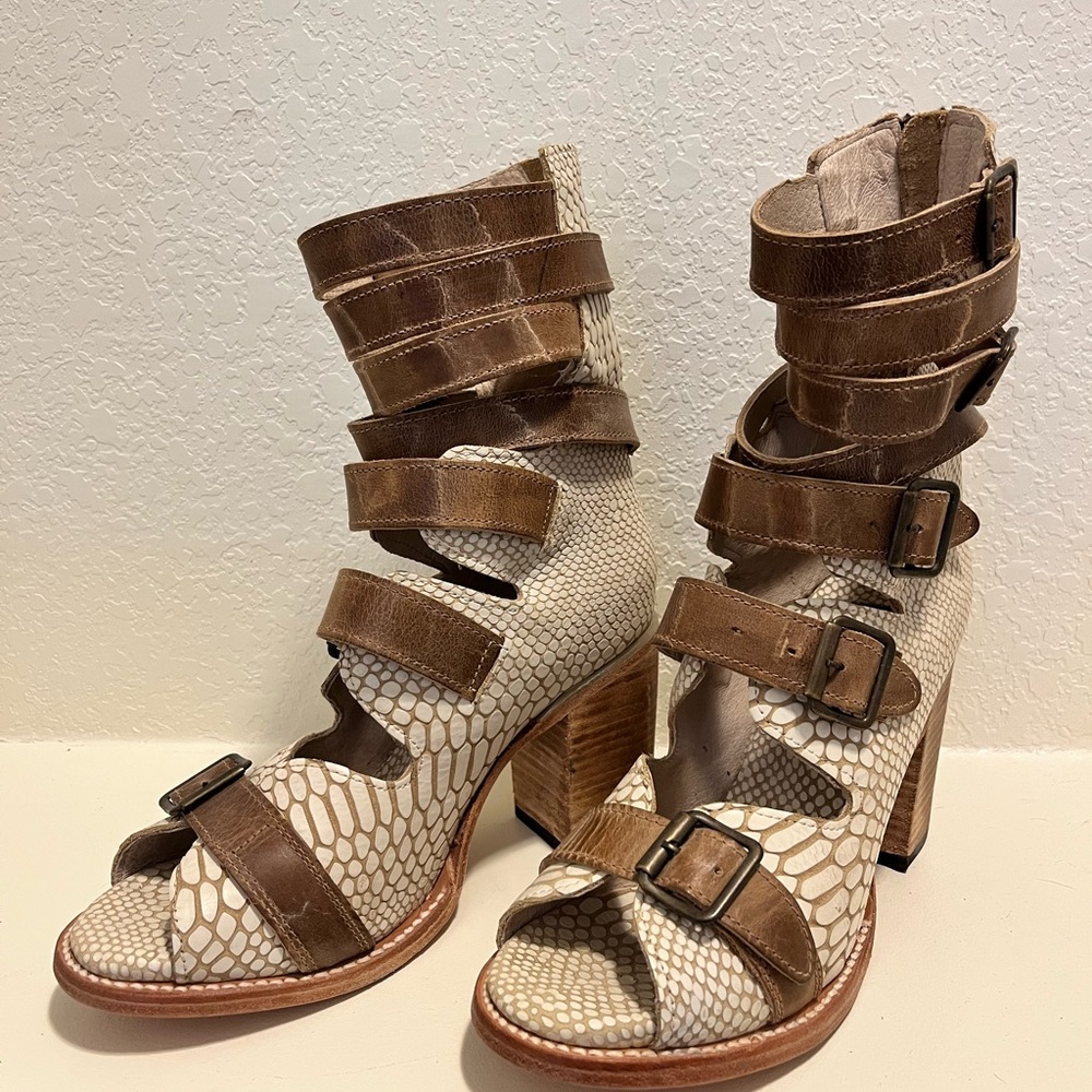 Freebird by Steven Bond white snakeskin size 10